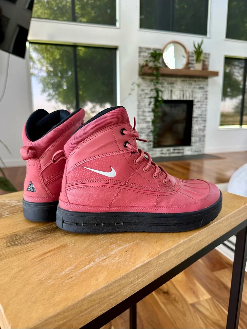 Nike ACG High-Top Sneaker Boots (youth 6.5 / women’s 8)